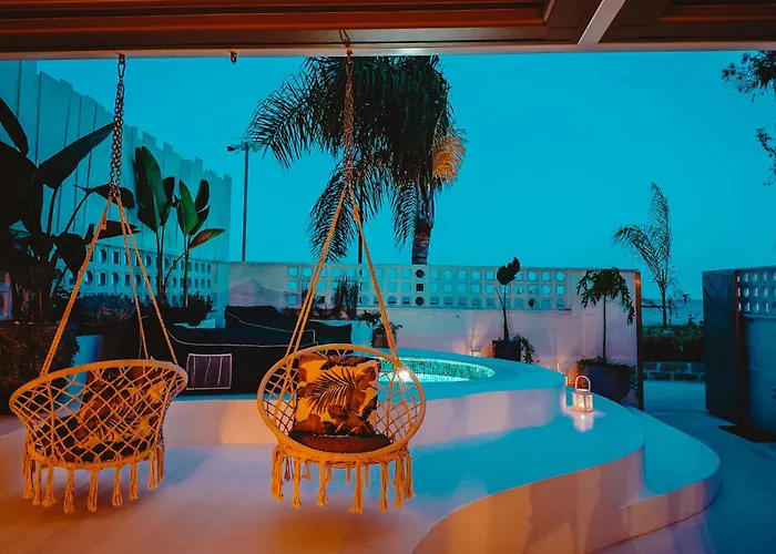 Q Coconuts Seaside Suites